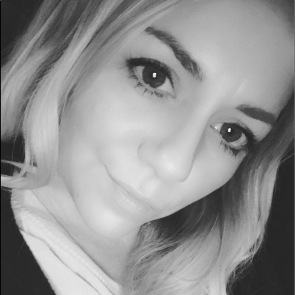 Meet your Posher, Erica - Picture 2 of 4